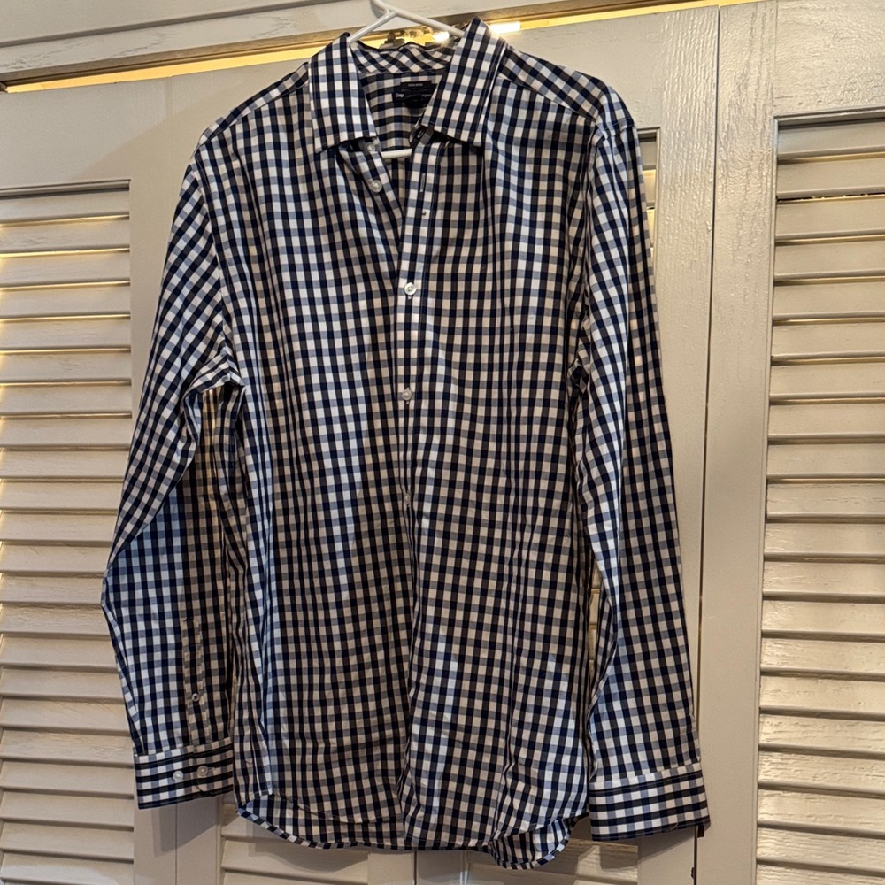 Gap Men's Navy, Gold and White Checkered Shirt
